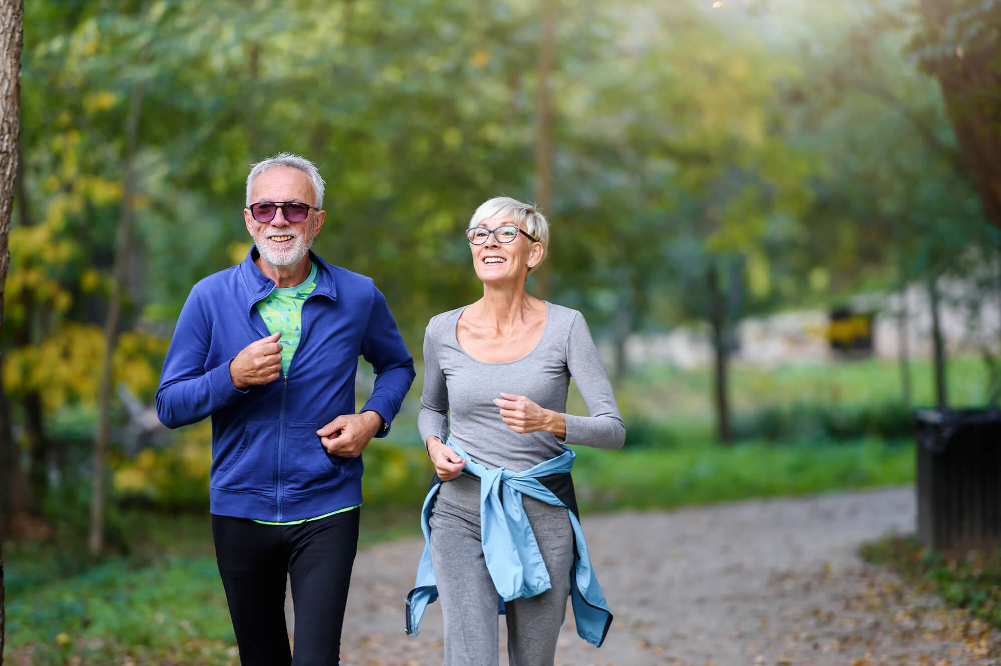 Ehepaar beim joggen